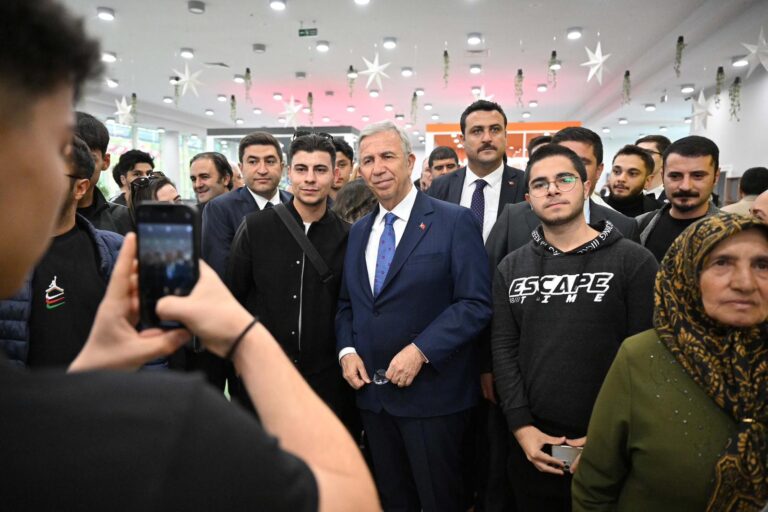 Mansur Yavaş Genç Akademi açılışında gençlere seslendi