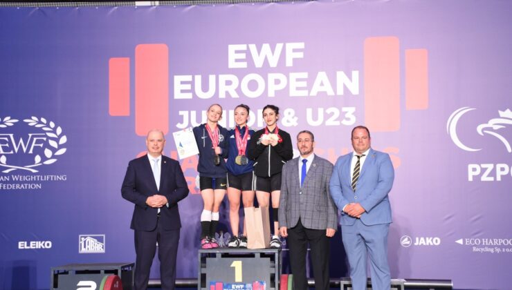 Bakan Bak, Milli Haltercileri Tebrik Etti