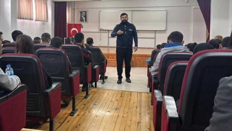 Kars Siber Suçlarla Mücadele Şube Müdürlüğünce okullarda eğitim verildi