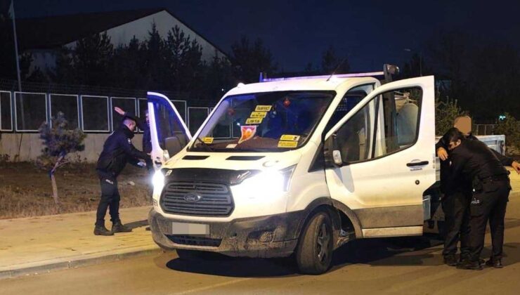 Kars’ta polislerden asayiş uygulaması devam ediyor
