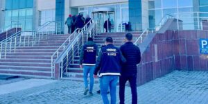Kars’ta ‘torbacı’ operasyonu: 2 gözaltı!