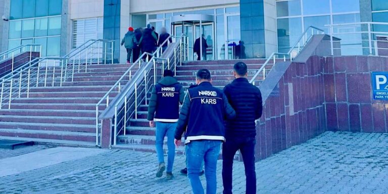 Kars’ta ‘torbacı’ operasyonu: 2 gözaltı!
