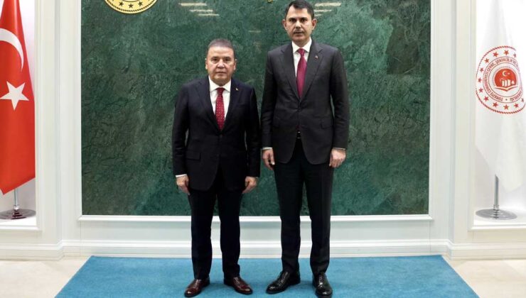 Bakan Kurum, Antalya Büyükşehir Belediye Başkanı Muhittin Böcek ile görüştü