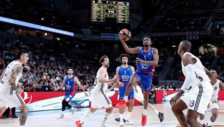 Anadolu Efes, Euroleague’de Real Madrid’i deplasmanda devirdi