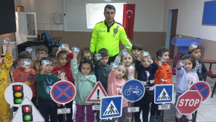 Kars’ta miniklere trafik eğitimi devam ediyor