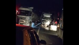 Şanlıurfa Suruç “Ölüm yolu”nda iki TIR çarpıştı