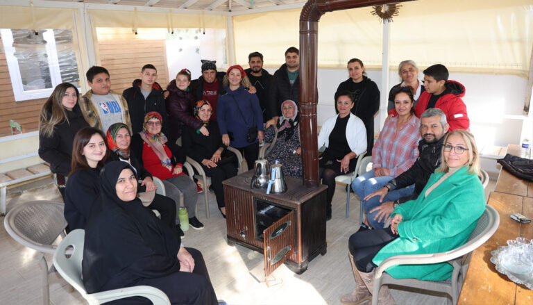 Aksu’da otizm dernek öğretmenleri onure edildi