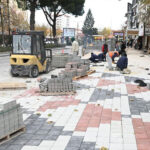 Isparta’da Tuhafiyeciler Sitesi ve Kavaklı Camii önündeki kaldırımlar yenileniyor