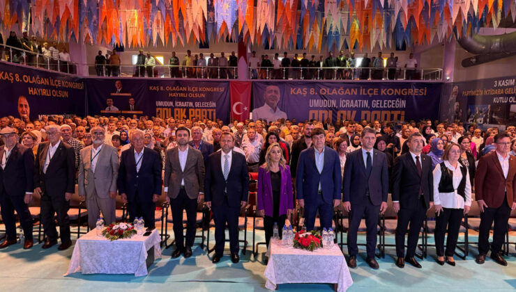 AK Parti Kaş ilçe kongresinde Okay Bilgin güven tazeledi