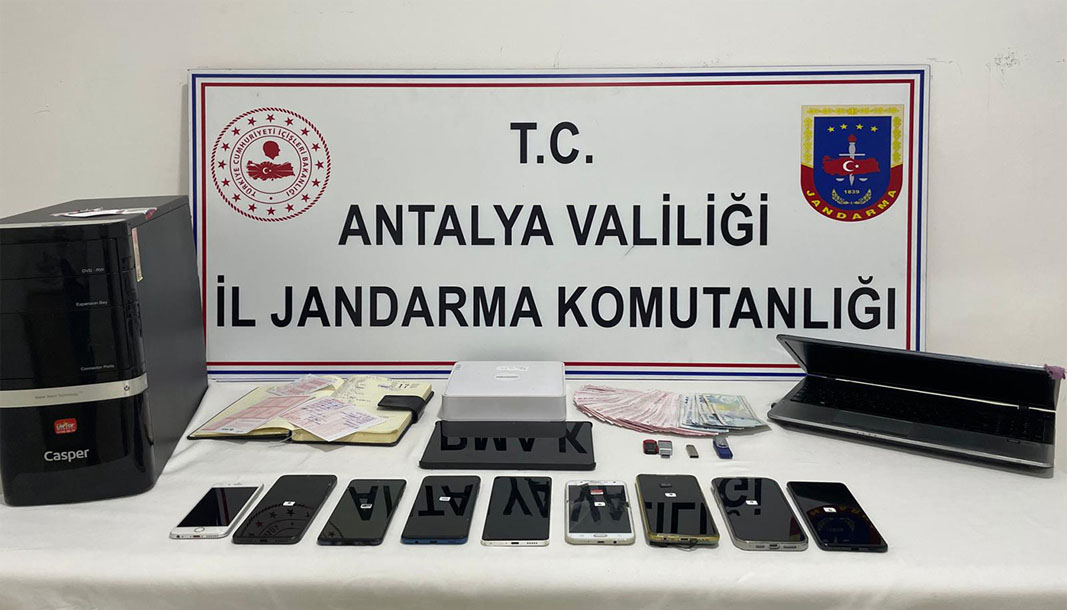 Antalya’da yasa dışı bahis operasyonuna 8 gözaltı