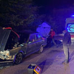 Bucak’ta feci kaza! Elektrik direğine çarpan sürücü araca sıkıştı