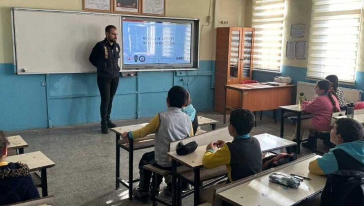 Kars’ta okullarda siber zorbalık konusunda eğitim verildi