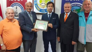 Bekir Şahiner’in kitap bağışı, Yeşilay ve Mehmetçik Vakfı’na destek oldu – Birlik Haber Ajansı