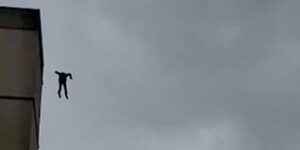 Eşini öldürüp inşaattan atladı!