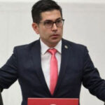 CHP’li Halıcı kirli içme suyunu TBMM’ye taşıdı