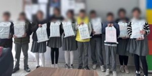 Kars’ta 24 öğrenciye kaynak kitap seti hediye edildi