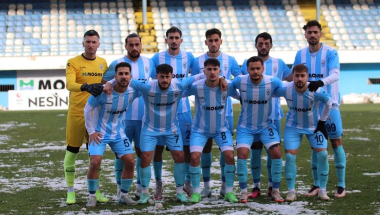 Pazarspor kendi sahasında 2 puan bıraktı