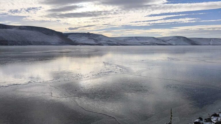 Kars, eski 18 dereceyi gördü, Baraj Gölü dondu!