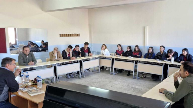 Kars Gülahmet Aytemiz Güzel Sanatlar Lisesi’nde ‘Kariyer Günleri’ düzenlendi