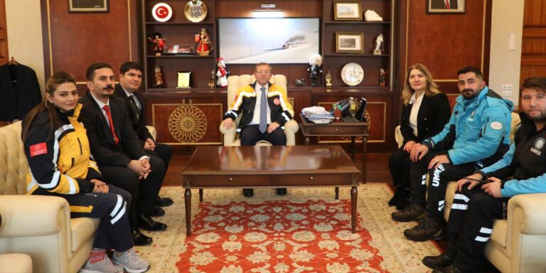 Acil Sağlık Hizmetleri Haftası nedeniyle Vali Ziya Polat’a ziyaret
