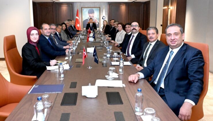 Anahtar Parti Başkanlık Divanı Suriye ve asgari ücreti değerlendirdi
