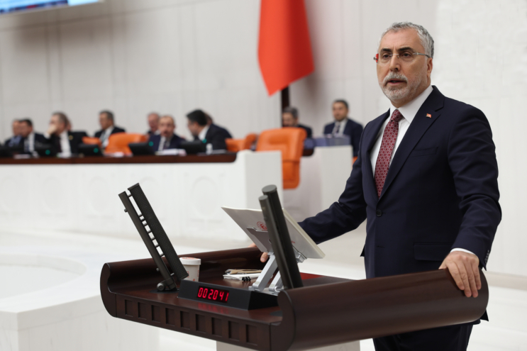 Işıkhan, “Asgari ücreti belirlerken, çalışan, işveren dengesine dikkat edeceğiz”