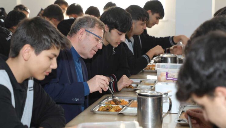 Kars Valisi Ziya Polat’ın okul ziyaretleri devam ediyor