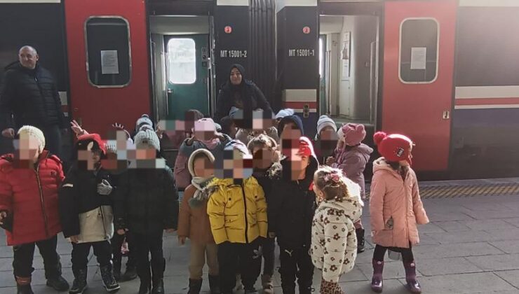 Kars 80. Yıl Cumhuriyet Anaokulu öğrencileri tren garını keşfetti! – Birlik Haber Ajansı