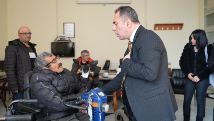 Kars Belediye Başkanı Ötüken Senger, Dolunay Derneği’ni ziyaret etti