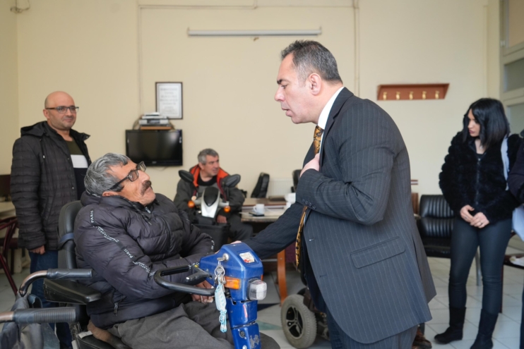 Kars Belediye Başkanı Ötüken Senger, Dolunay Derneği’ni ziyaret etti