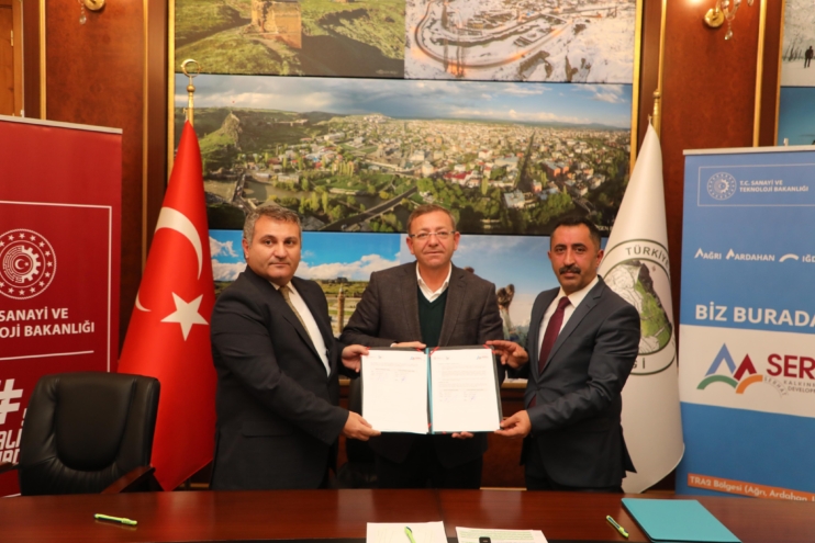 Arpaçay Kütük Evi Çıldır Gölü’nün yeniden markası olacak