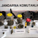 Evlerinde uyuşturucu yapıp satıyorlardı: Yakalandılar