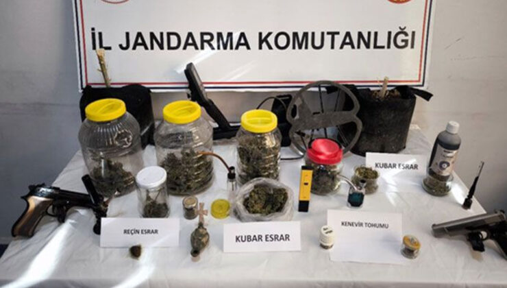 Evlerinde uyuşturucu yapıp satıyorlardı: Yakalandılar