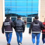 Durdurulan araçtan uyuşturucu çıktı, 3 şüpheli tutuklandı