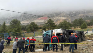 Isparta’da feci otobüs kazasında can pazarı: 1 ölü, 24 yaralı