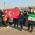 Esed rejimi yıkıldı, Suriyeliler sokaklara döküldü!