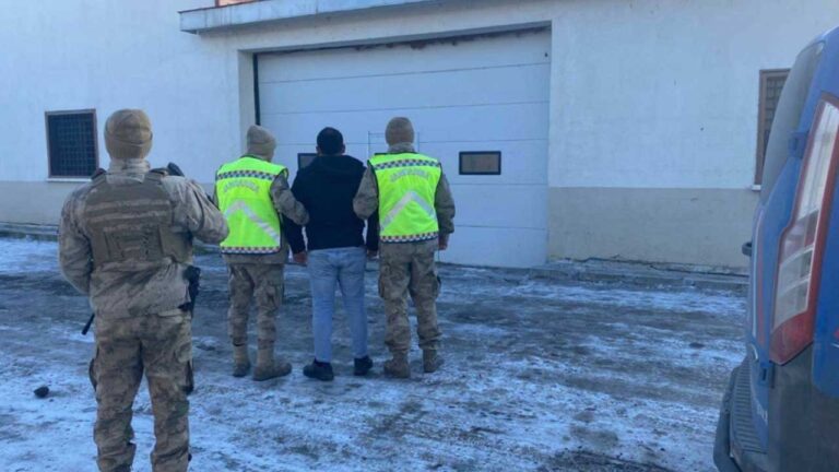 Kars’ta hırsızlık şüphelisi yakalanarak tutuklandı