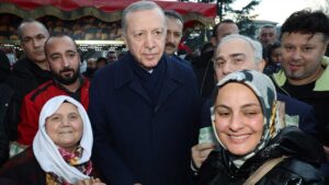 Cumhurbaşkanı Erdoğan, Sultanahmet’te vatandaşların Regaip Kandili’ni kutladı – Birlik Haber Ajansı