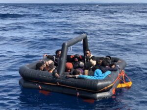 9'u çocuk 32 düzensiz göçmen yakalandı