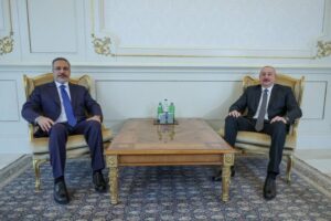 Bakan Fidan Bakü’de Aliyev ile bir araya geldi