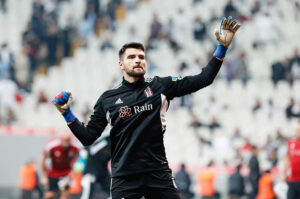 Beşiktaş kalecisi Ersin Destanoğlu'na İngiltere'den talip!