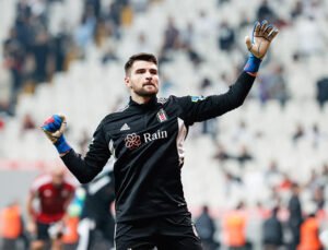 Beşiktaş kalecisi Ersin Destanoğlu'na İngiltere'den talip!