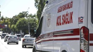 Kars'ta iki yolcu minibüsü çarpıştı; 27 yaralı