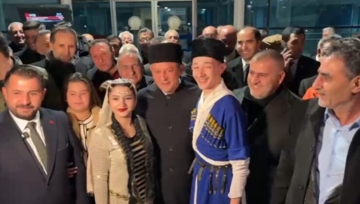 CHP Lideri Özgür Özel, hava yoluyla Kars’a geldi – Birlik Haber Ajansı