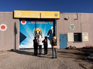 Kars'ta 6 yıl hapis cezası olan kadın, operasyonla yakalandı