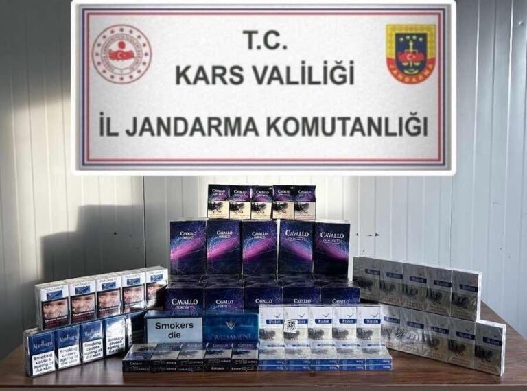 Kars'ta şüpheli araçtan yüzlerce paket kaçak sigara çıktı