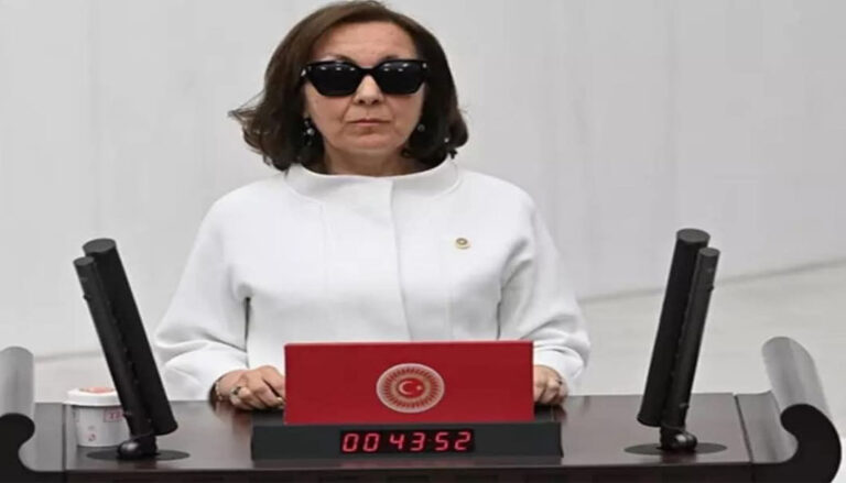 Antalya Milletvekili Serap Yazıcı AK Parti'ye katılacağı iddia ediliyor