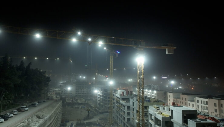 Deprem Bölgesinde ışıklar hiç sönmüyor