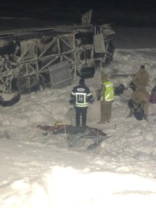 Erzurum Horasan'da yolcu otobüsü kaza yaptı: 37 kişi yaralandı