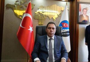 Kars Belediye Başkanı Ötüken Senger, Kars 36 Spor Kulübü'ne yönelik saldırıyı kınadı